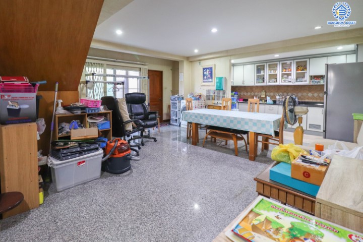 *****ทาวน์เฮ้าส์ 3 ชั้น มือสอง พร้อมอยู่ ม.ศุภารมย์ แจ้งวัฒนะ-ปากเกร็ด หลังมุม เนื้อที่ 31.4 ตร.ว. ฟังก์ชัน 3 ห้องนอน 3 ห้องน้ำ  2 ที่จอดรถพื้นที่ใช้สอย 200 ตร.ม. แถมฟรี เครื่องปรับอากาศ 4 เครื่อง, เครื่องทำน้ำอุ่น 3 เครื่อง และ เครื่องดูดควัน 1 เครื่อง บนทำเลดีที่สุด! เชื่อมต่อถนนหลายเส้น ใกล้เซ็นทรัลแจ้งวัฒนะ ทางด่วน "แจ้งวัฒนะ" และเมืองทองธานี